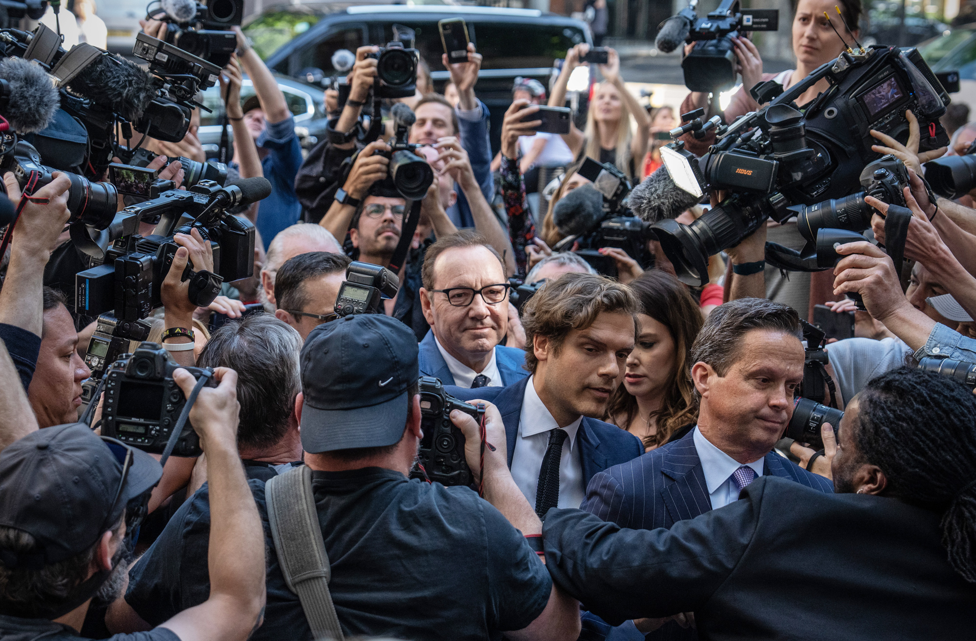 Kevin Spacey Mobbed by Photographers at London Court, Facing Sex Attack  Charges - Bloomberg