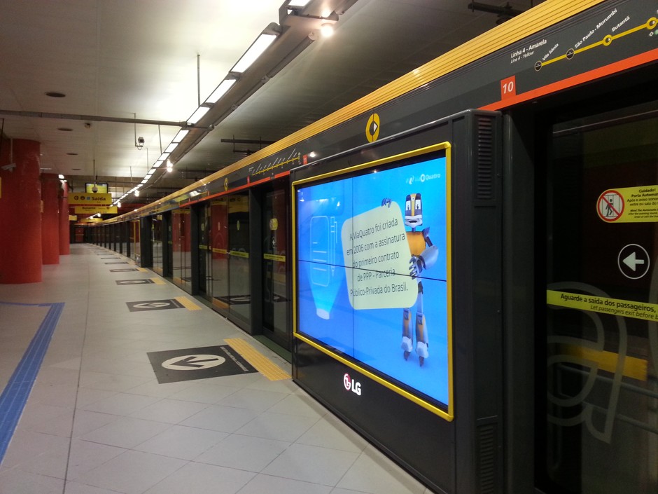 The Yellow Line carries 700,000 passengers every weekday. About half of them access the line through the three stations where the new interactive platform doors have been installed: Luz, Paulista, and Pinheiros.