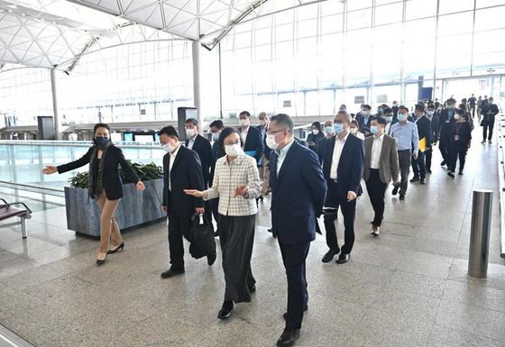 Chinese Experts Arrive in Hong Kong to Review Covid Measures