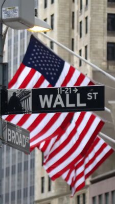 なぜ投資家は長期国債利回り上昇を警戒するのか－QuickTake - Bloomberg