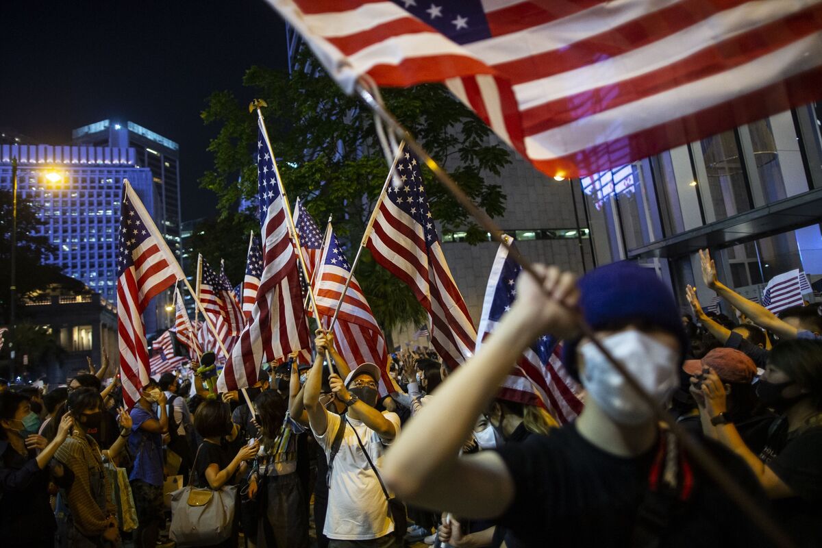 Trump Signs Hong Kong Protesters Bill Into Law, Defying China - Bloomberg