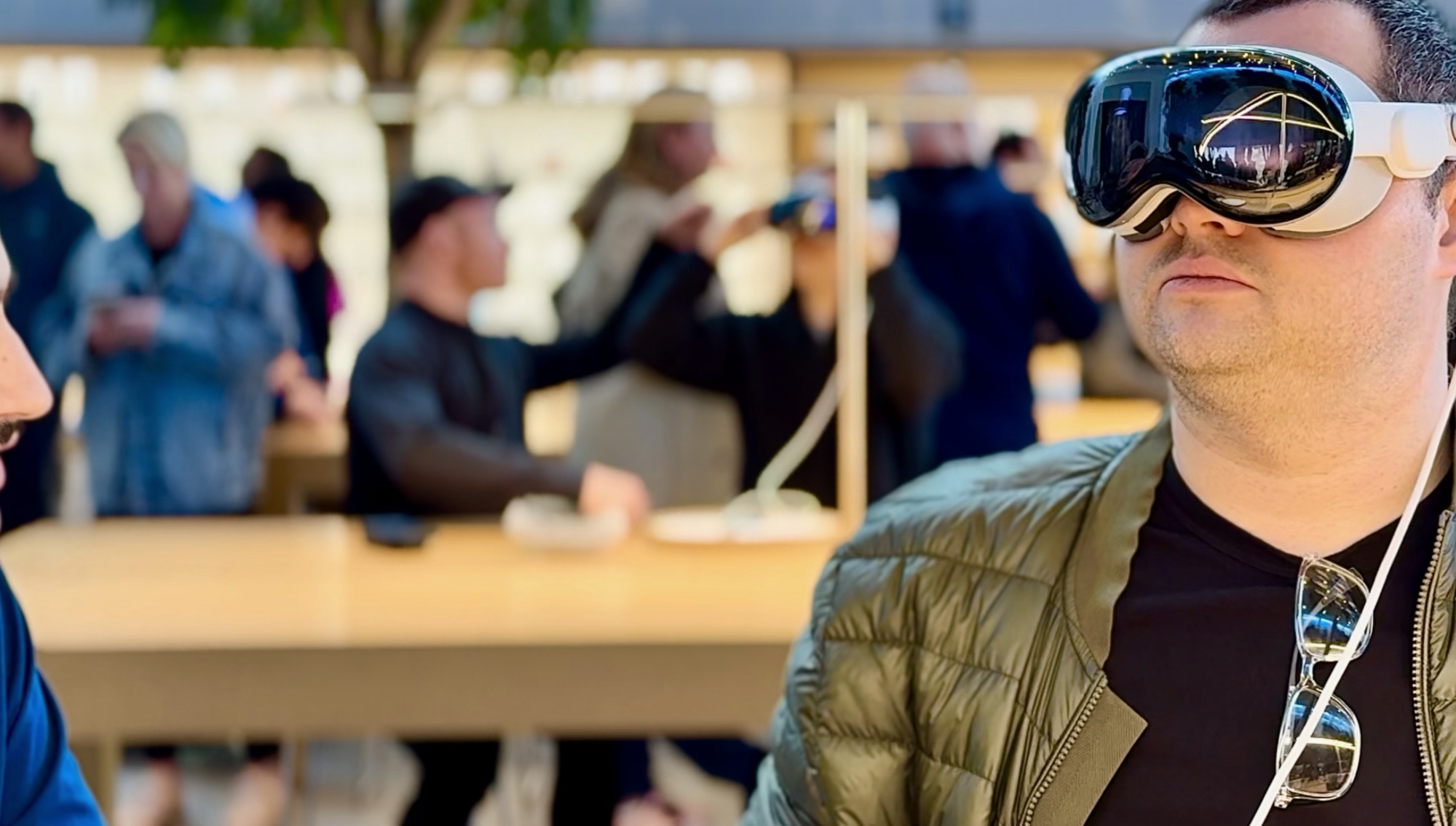 Apple Vision Pro: How to Buy $3,499 Headset, Apple Store Buying Experience  - Bloomberg