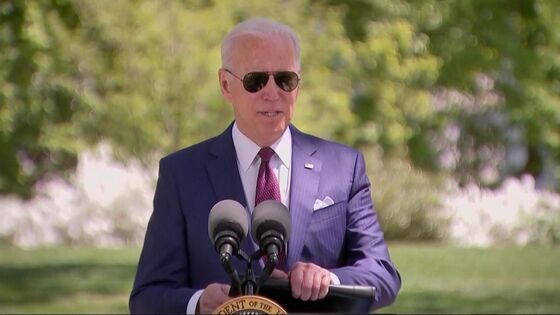 Biden to Send Vaccines to India; U.S. Probes Clots: Virus Update