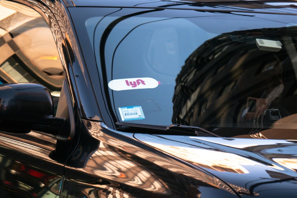 🟪"Lyft supera le aspettative nel primo trimestre, mentre Uber delude"