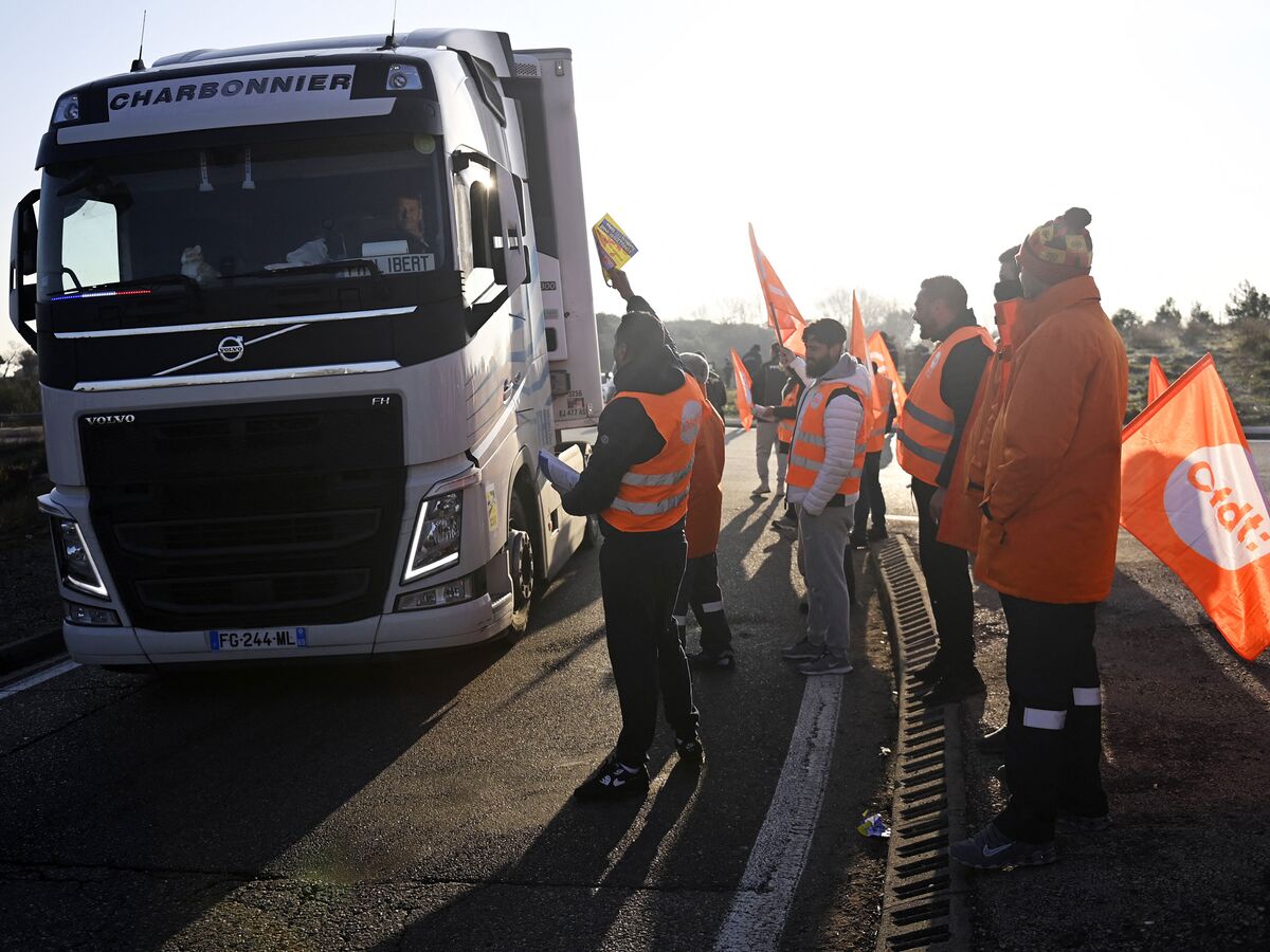 French Strike: Unions Bet on Protest Surge Against Macron Pension Plan -  Bloomberg