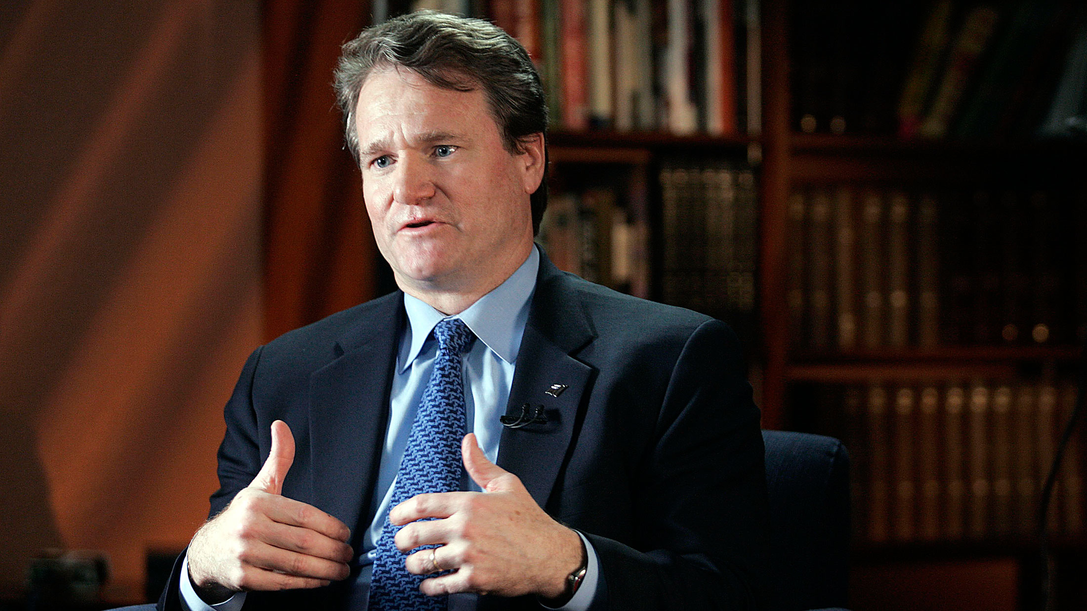 Moynihan Remains BofA Chairman After Vote, Fends Off Critics - Bloomberg