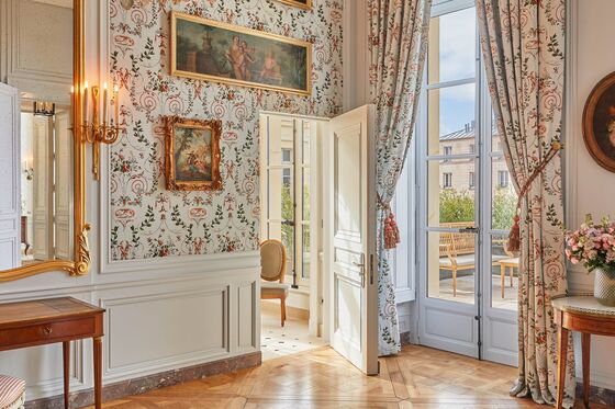 Live Like an Actual King in This Hotel on the Grounds of Versailles