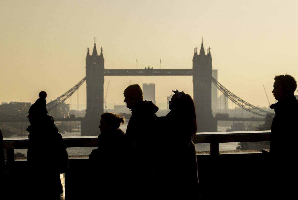 UK Layoff Notices Skyrocket to 5-Year High Amid Iran Conflict Fallout
