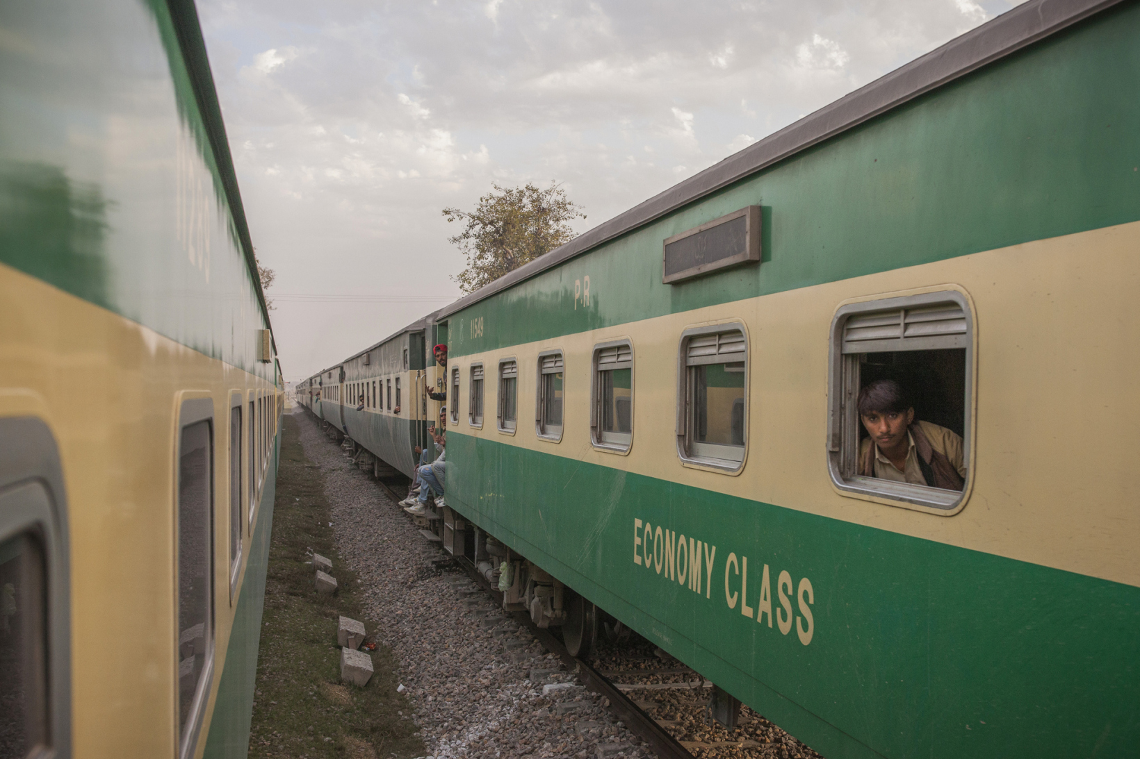 imagery in a train to pakistan