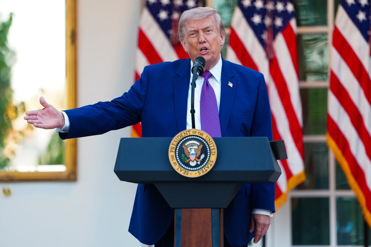 Trump Says Holding Off on New Iran Strikes After Gulf Appeal