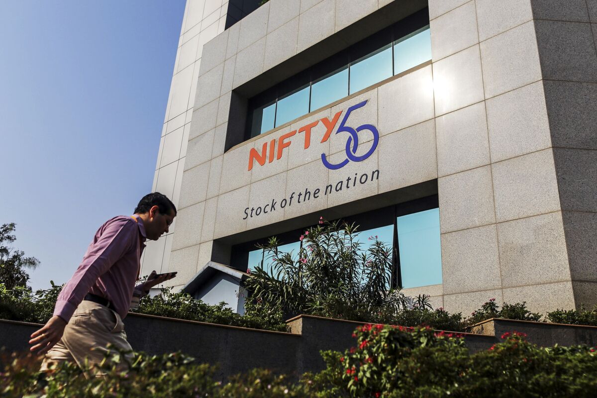 bloomberg.com - Ashutosh Joshi - Global Bond Rout Adds to India Stock Bulls' Rupee Worries