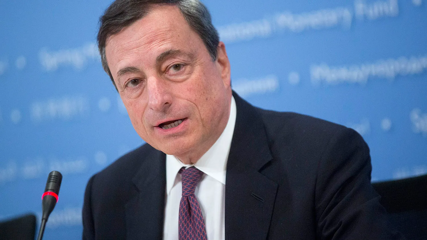 Mario Draghi, president of the European Central Bank (ECB), speaks during news conference at the International Monetary Fund (IMF) and World Bank Group Spring Meetings in Washington, D.C., U.S., on Saturday, April 18, 2015.
