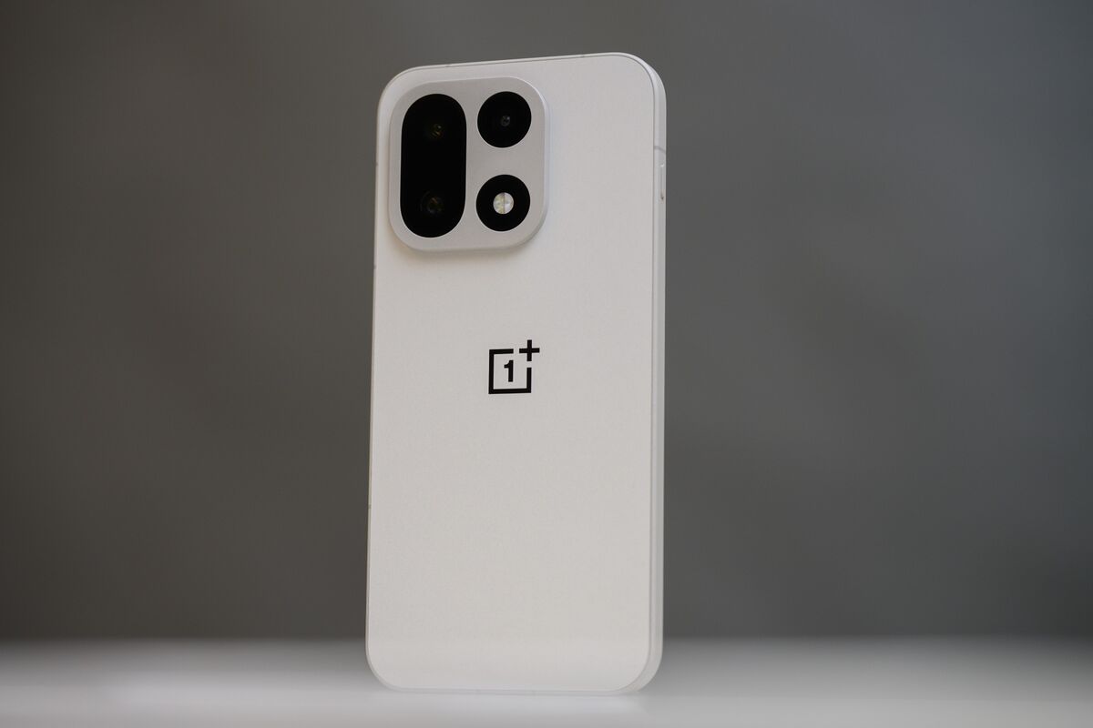 
                            OnePlus 15 Review: Features, Gaming Processor, Two Hours of Battery, US Delays