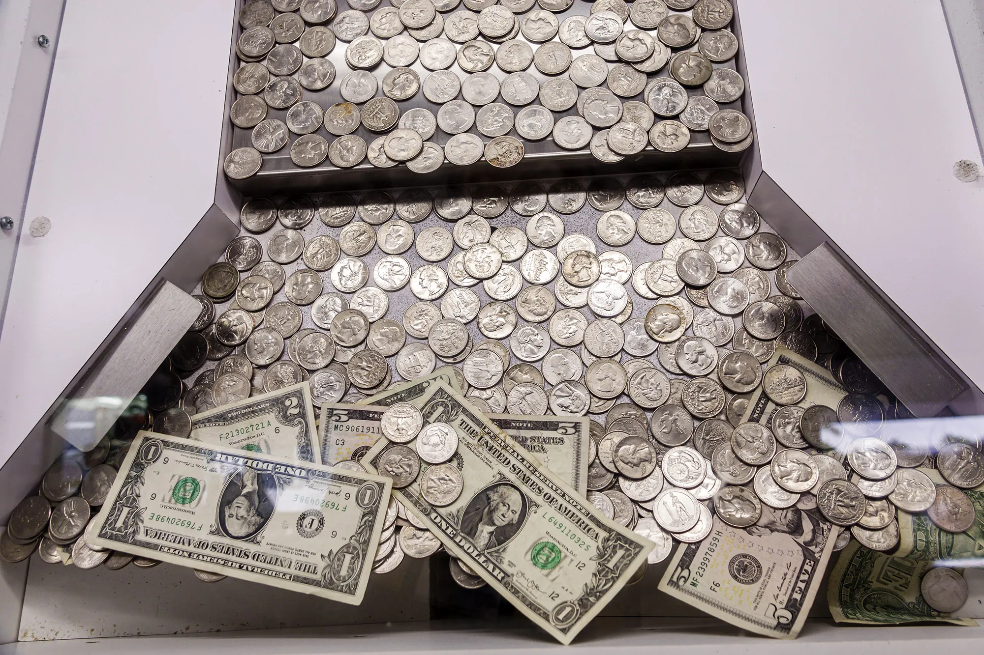 Punta Gorda, Florida, Fishermen's Village, gambling game machine coin pusher flip-it quarters dollar bills