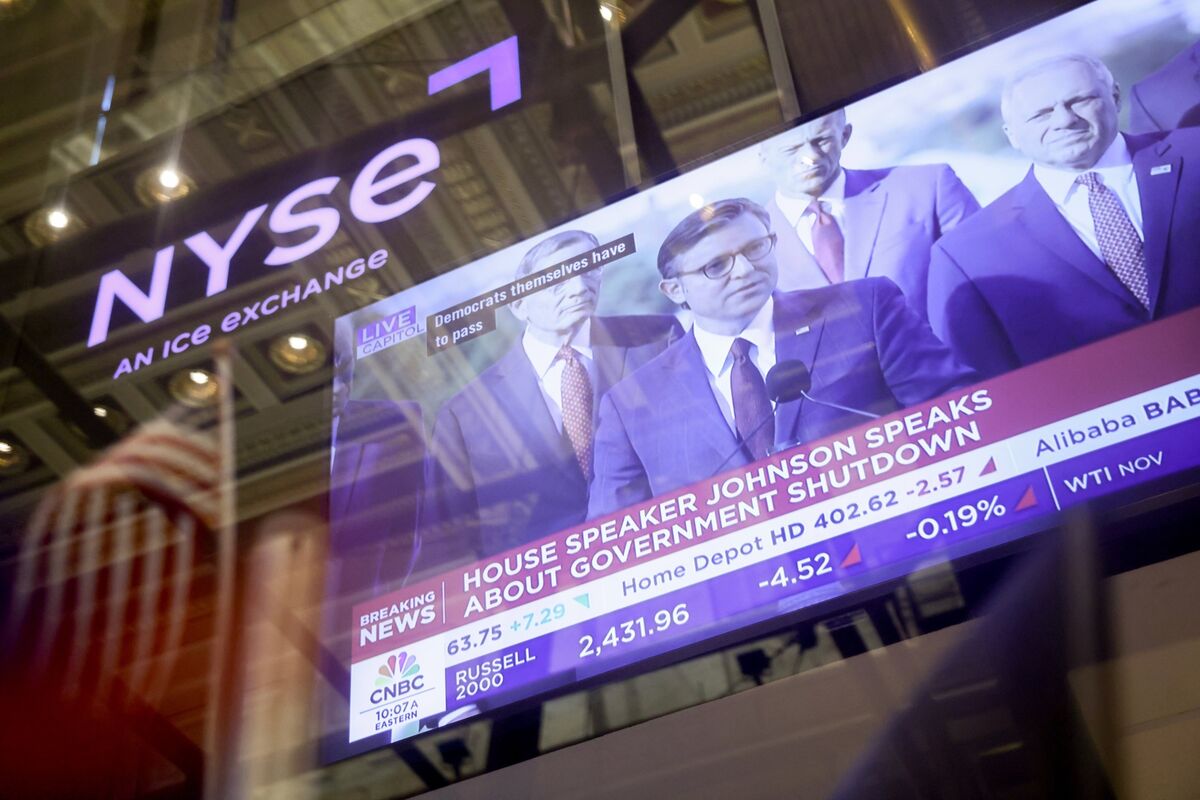 The Simple Dollar Trade That Stocks Can’t Beat