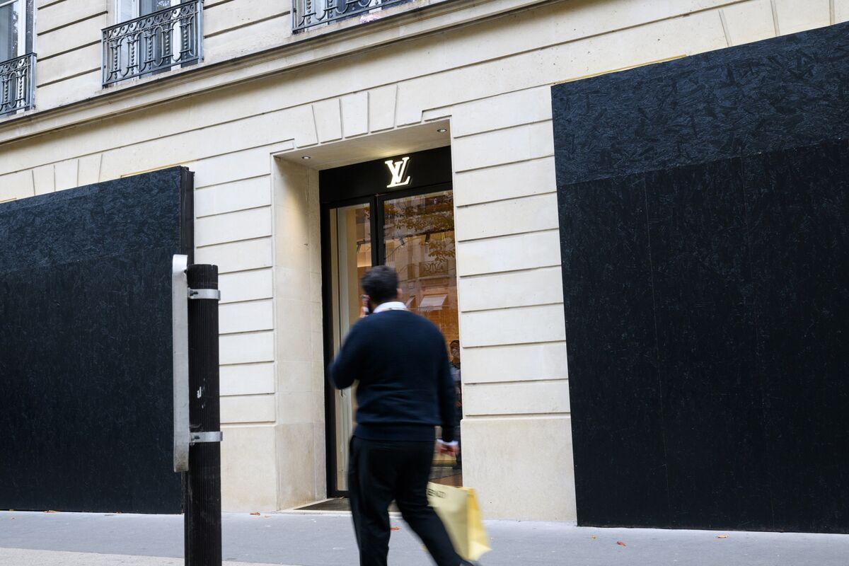 Paris Luxury Boutiques Battered by Riots Brace for More Unrest