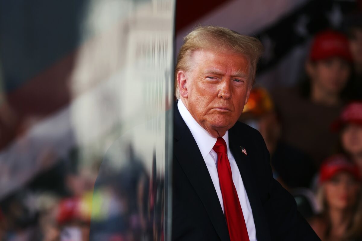 Donald Trump Pledges Fast Permits for Anyone Investing $1 Billion in US -  Bloomberg