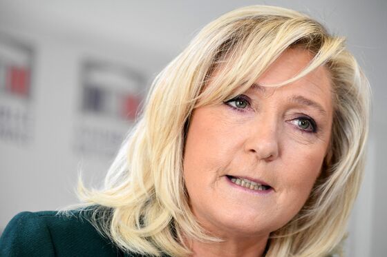 Le Pen on Defensive as Retired French Generals Talk of Revolt