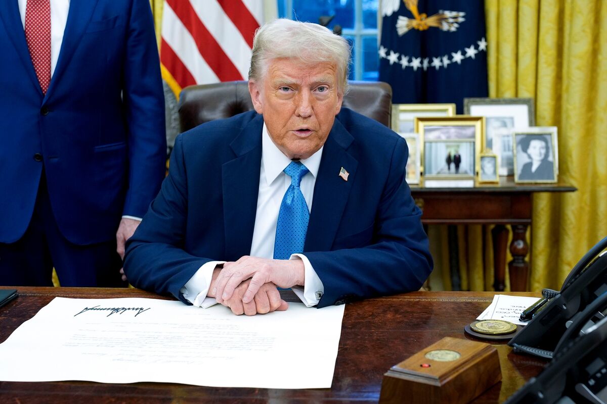 トランプ関税4日に発動、報復合戦への懸念強まる－金融市場に圧力