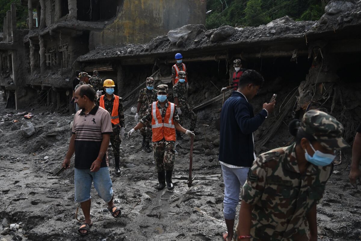 bloomberg.com - Dan Strumpf - Flood-Hit Nepal Unsure How to Rebuild with Landscape Wiped Out