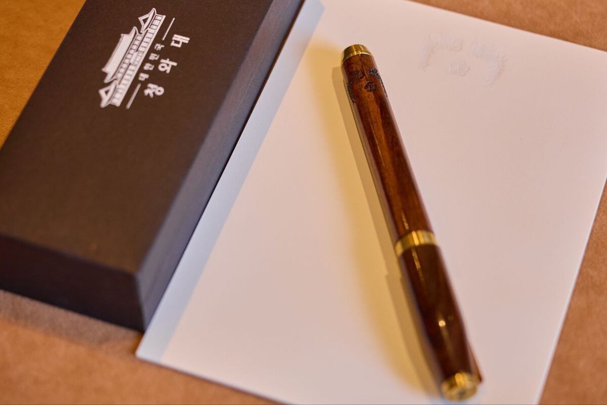Trump’s Praise of Pen Spurs 60% Rally in Korean Stationery Stock