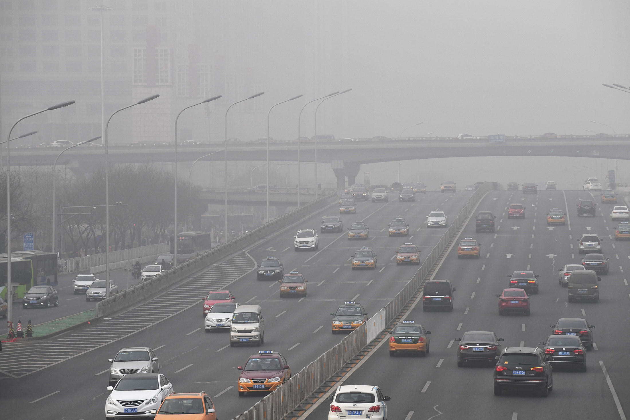 Beijing’s Worst Smog This Year Prompts 351 Flight Cancellations - Bloomberg