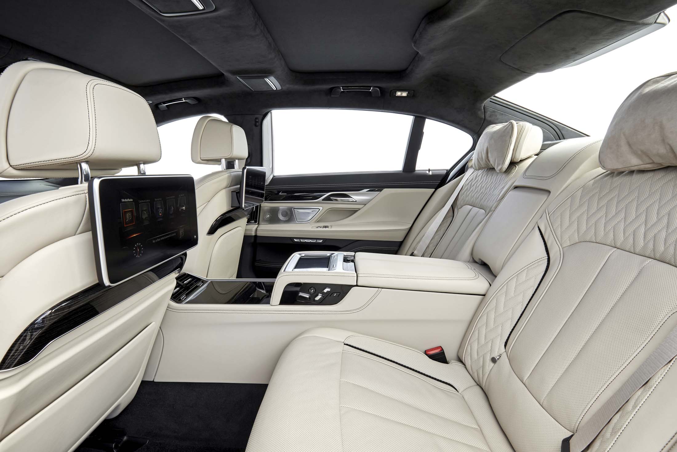 Which Luxury Cars Have the Best Back Seats? - Bloomberg