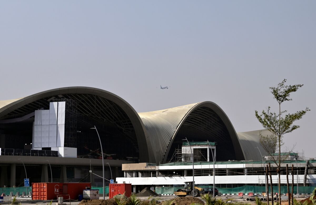 IndiGo, Air India to Shift Some Flights to New Mumbai Airport - Bloomberg