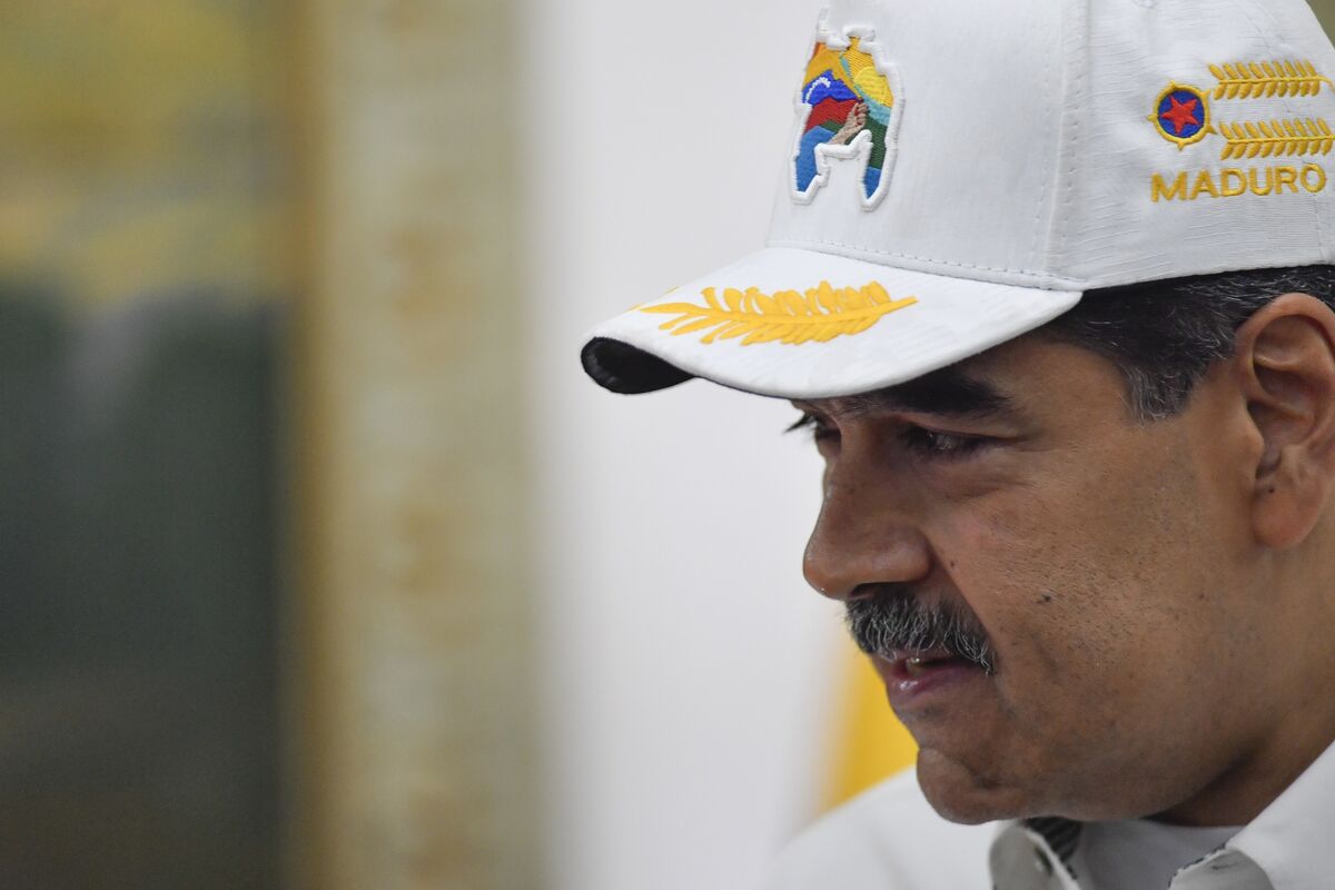 Maduro Cuts Venezuela’s Diplomatic Ties with Ecuador After Raid - Bloomberg