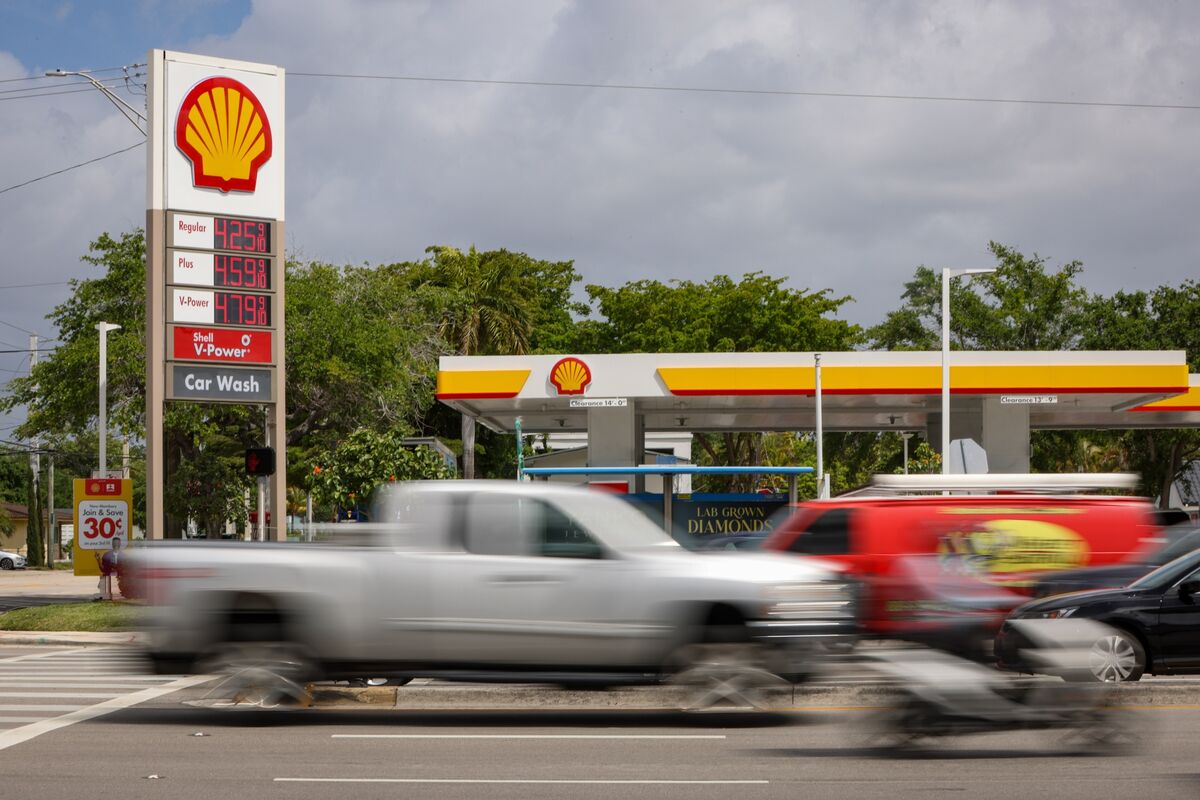 bloomberg.com - Louise Moon - Shell Profits Beat as War Boosts Volatility and Oil Trading