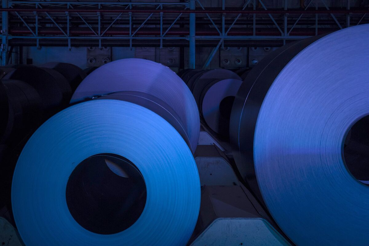 China’s Top Steelmaker Still Turns a Profit as Sector Struggles