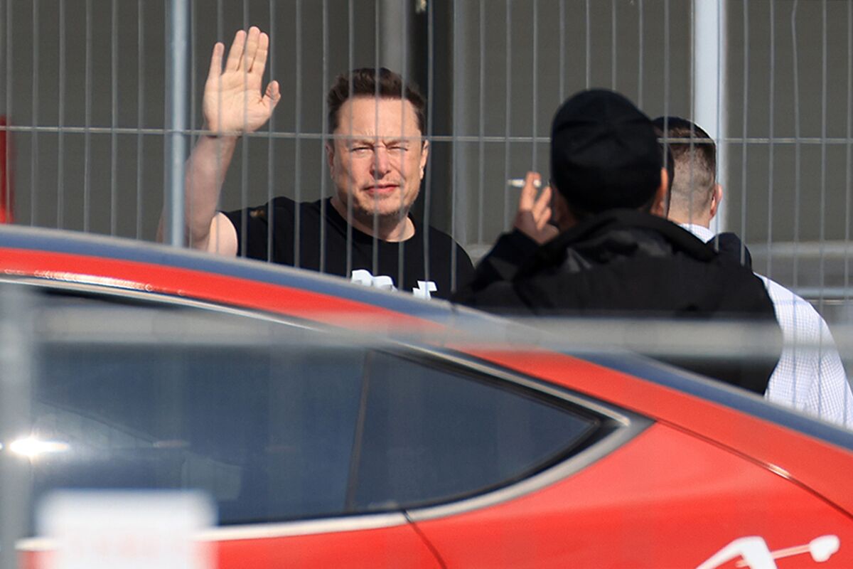 Tesla's Rolling Cuts Leave Workers Confused and in Constant Anxiety ...