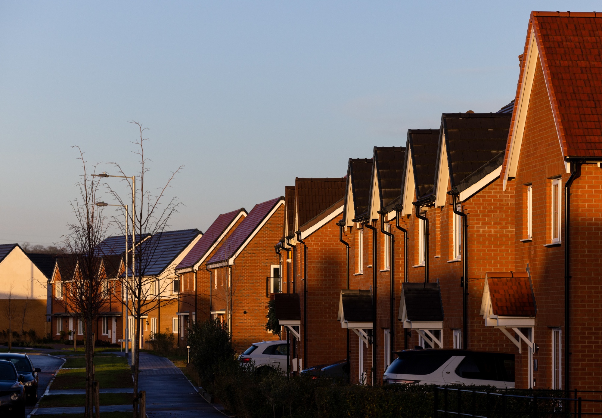 UK Mortgages Households Pay Down Debt and Raid Savings as Rate Hikes