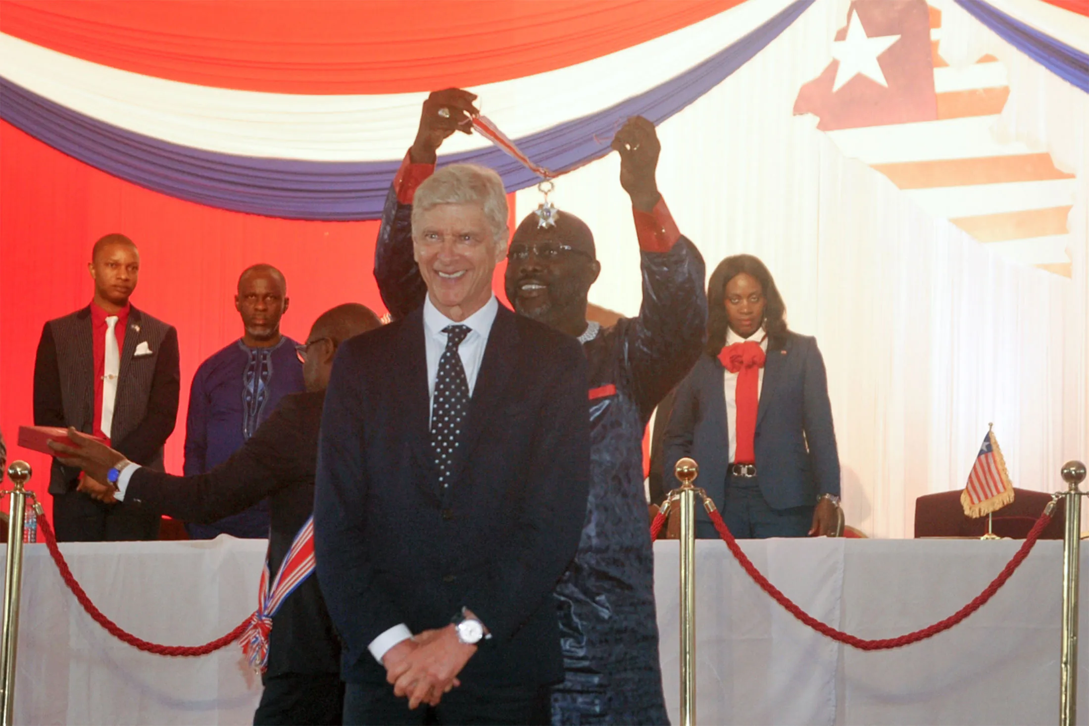 Liberian President George Weah gives Liberia's top honor to Arsene Wenger during an official ceremony on Aug. 24, in Monrovia.&nbsp;