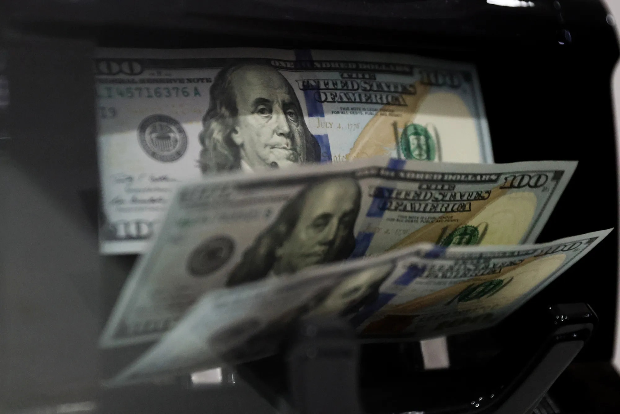 Tesorería de Argentina compra dólares antes de pago de deuda clave -  Bloomberg