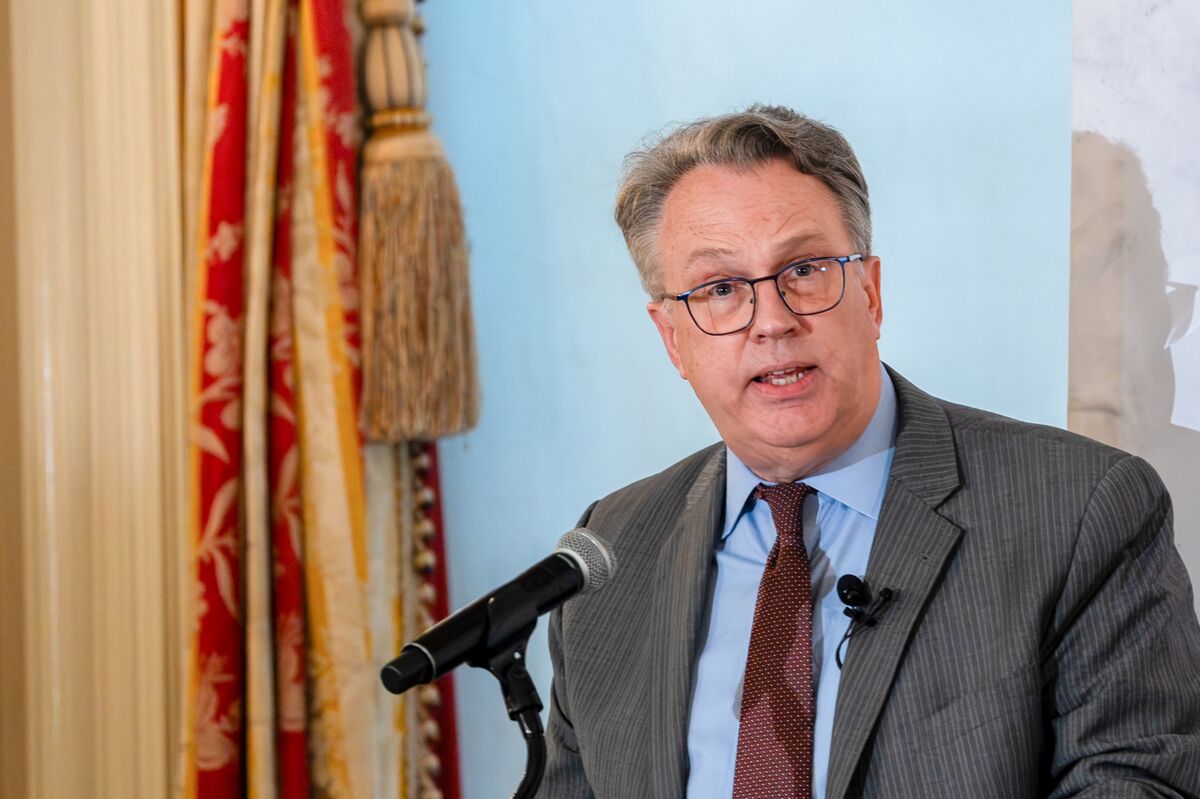 Fed’s Williams Says Bank Reserves Close to Key ‘Ample’ Level