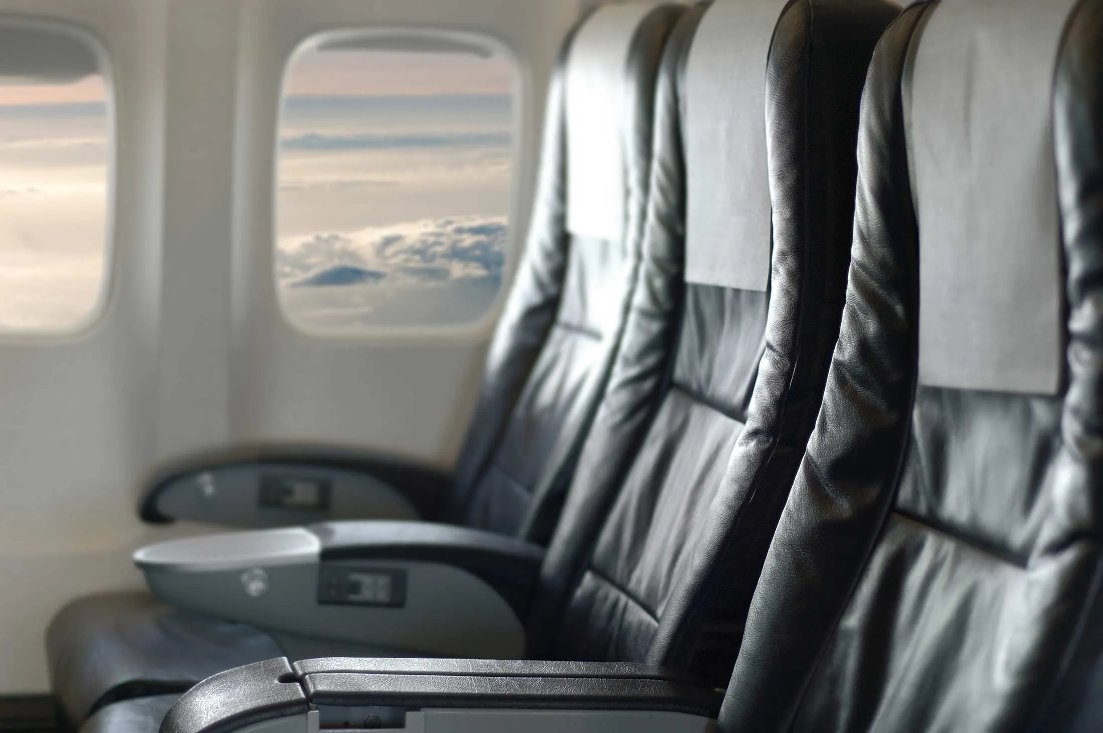 1478210025_plane-airlines-flying