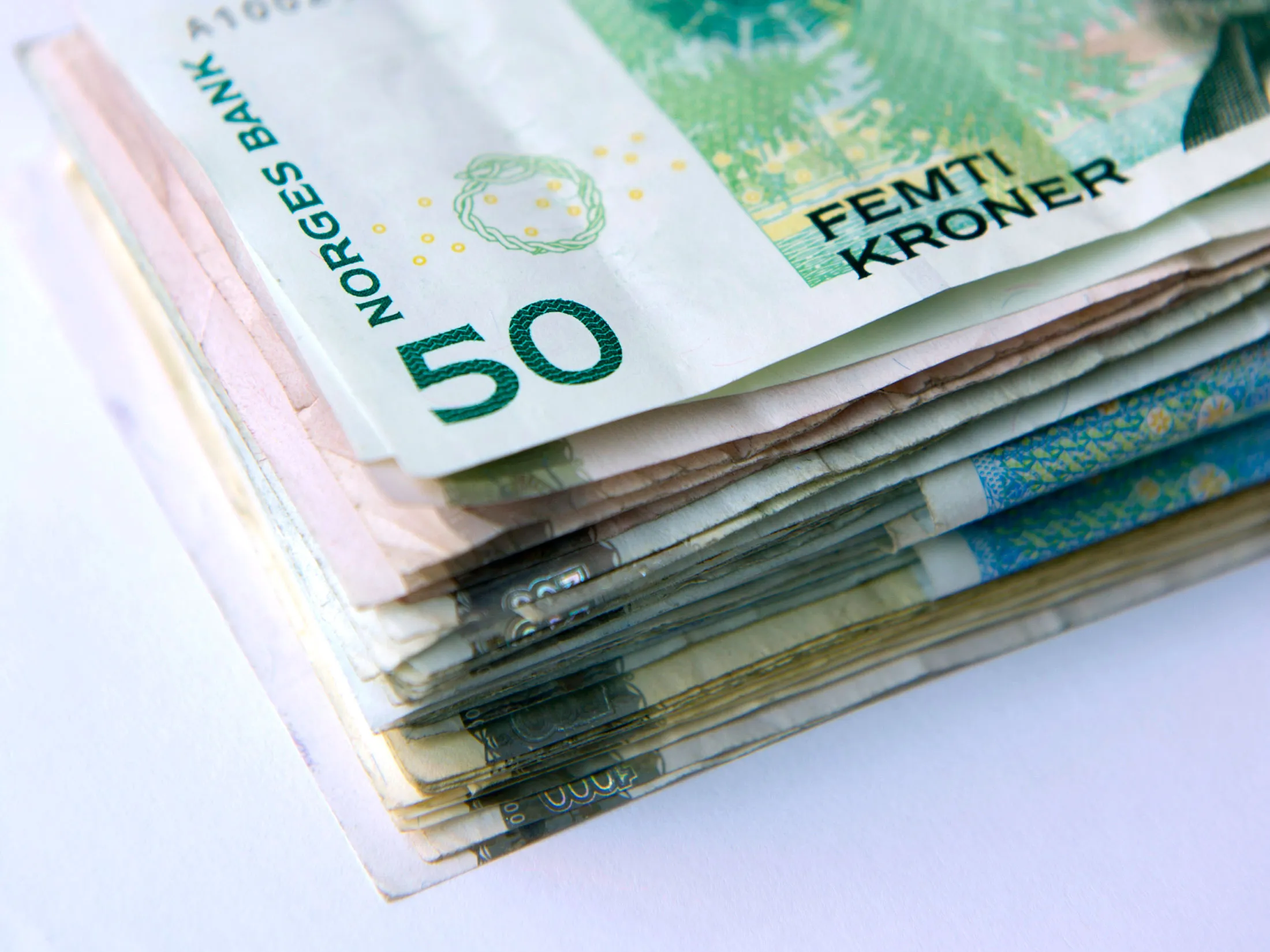 Norway Rate Cut Scrapped as Krone-Slump Relieves Pressure - Bloomberg