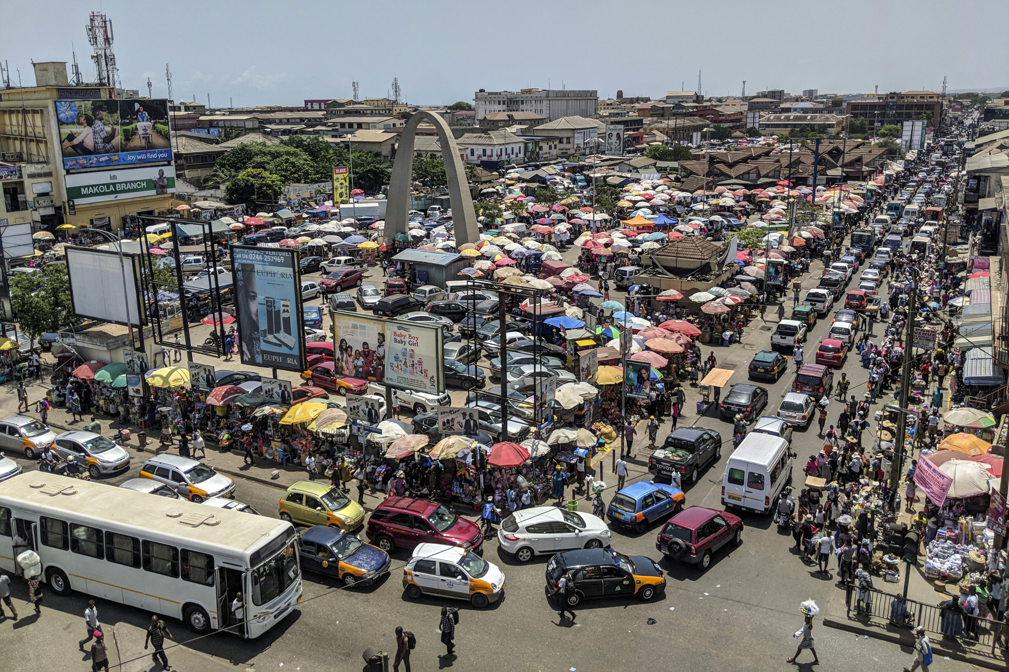 Heavy automobile traffic passes by Makola market in Accra, Ghana, on Thursday, March 15, 2018.&nbsp;