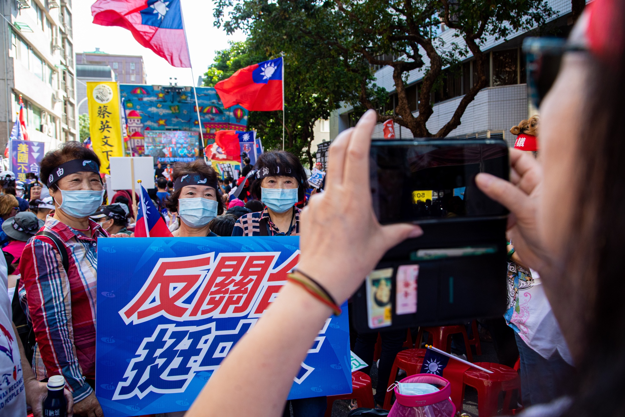 Taiwan Shuts Pro China Tv Channel In Battle Over Press Freedom Bloomberg