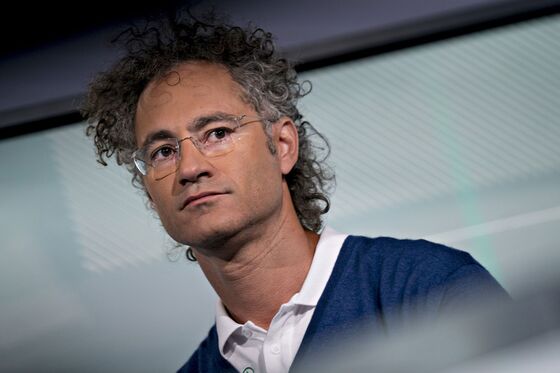 Palantir Is Bad-Mouthing Big Tech While Taking Its Tech Public