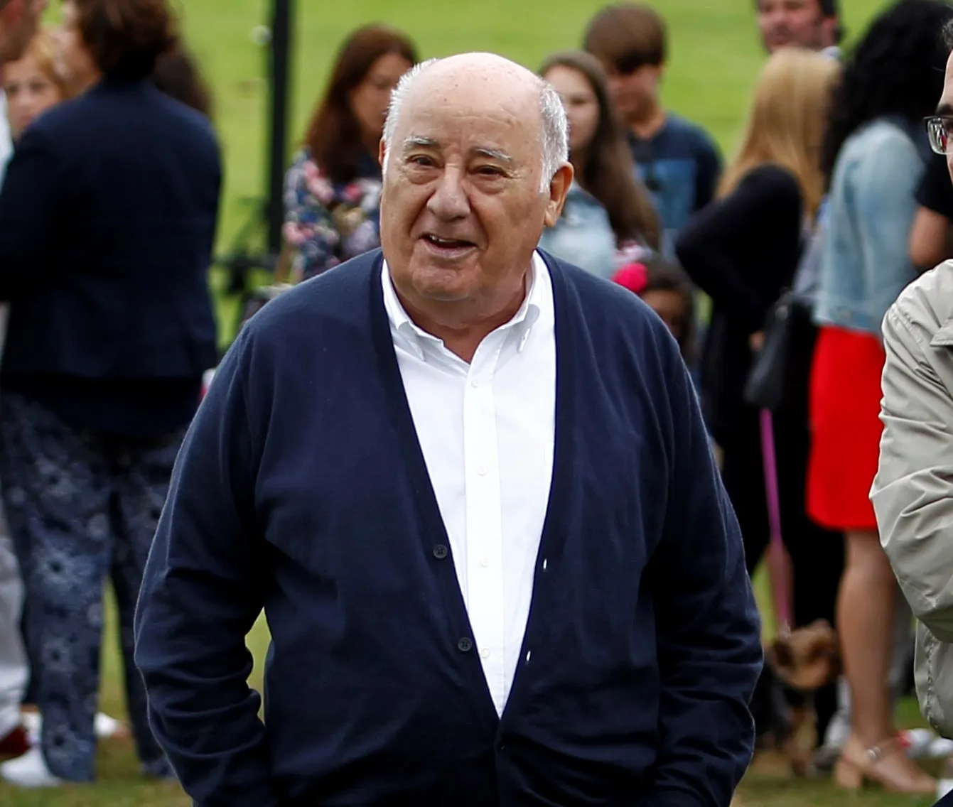 Fundador de Zara se apresura a gastar su creciente fortuna - Bloomberg