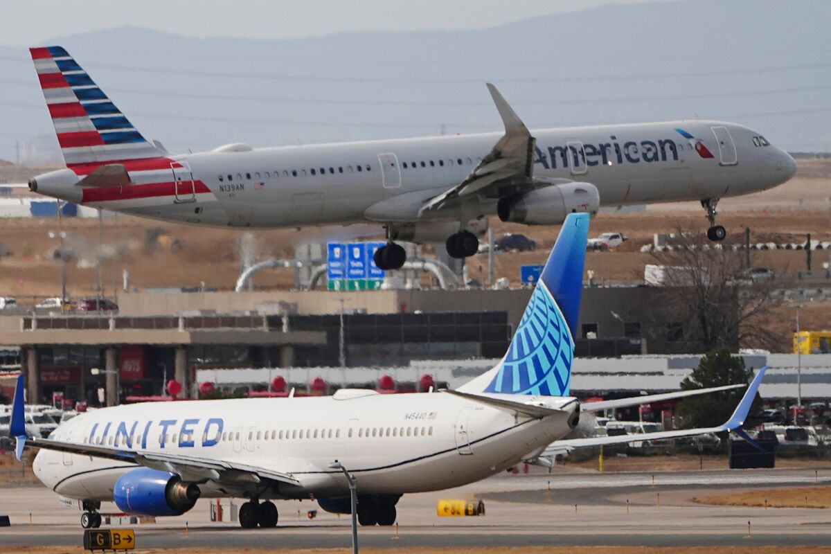 bloomberg.com - Benedikt Kammel - United CEO Says He Weighed American Merger; Talks Have Ended