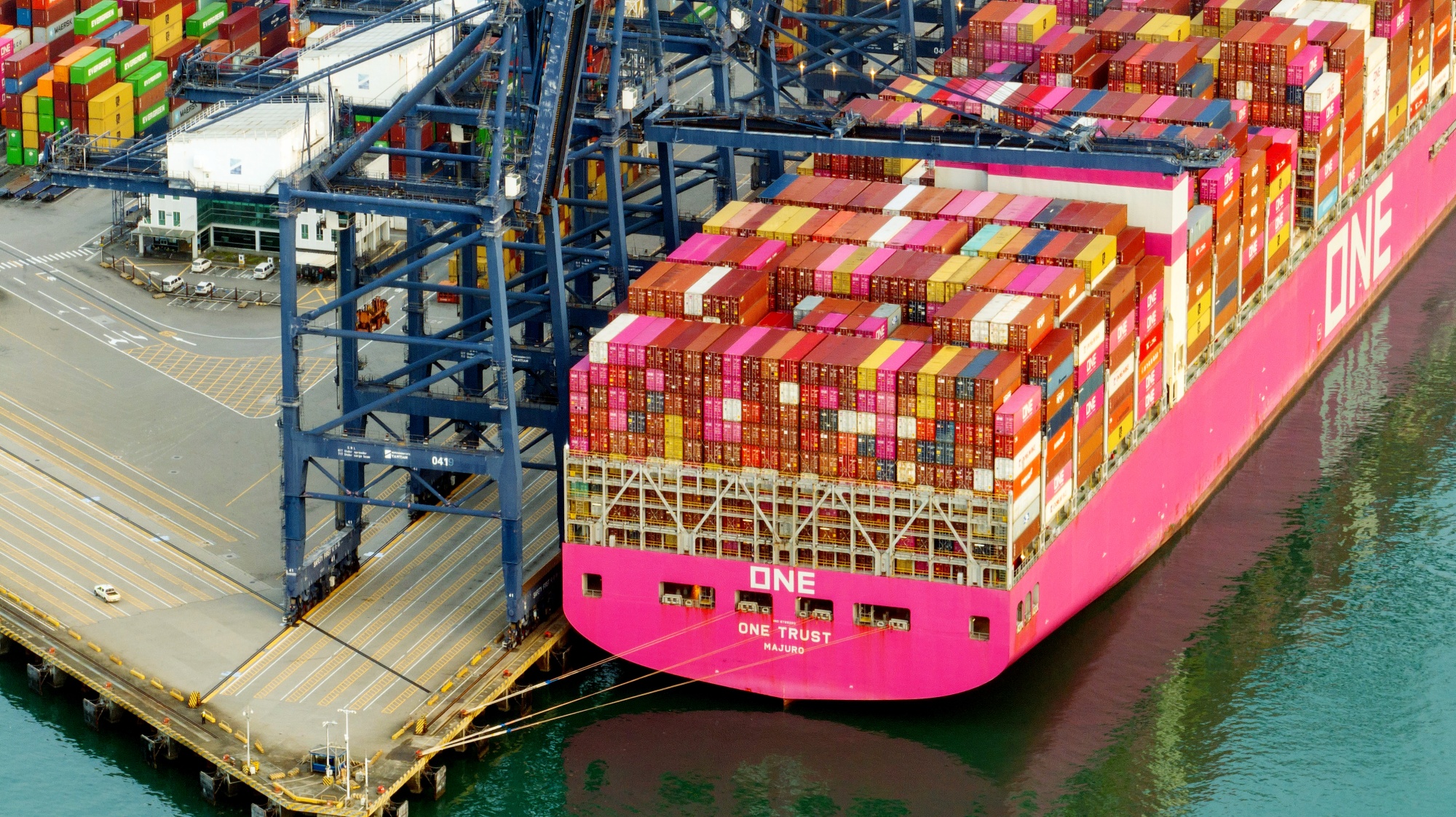 China Battery Shares Drop on Plan to Cut Export Tax Rebates