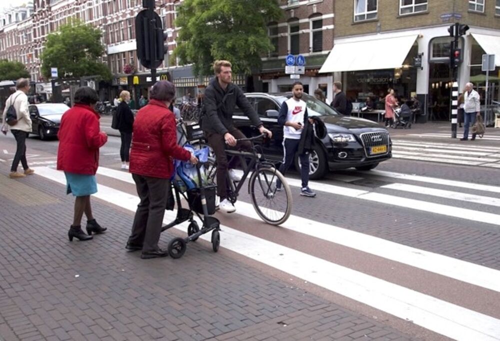 Easing Tension Between Dutch Cyclists And Walkers Bloomberg