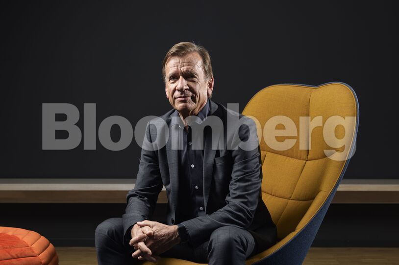Volvo Car AB Counting on Hybrid Cars to Avoid Paying Hefty CO2 Fines