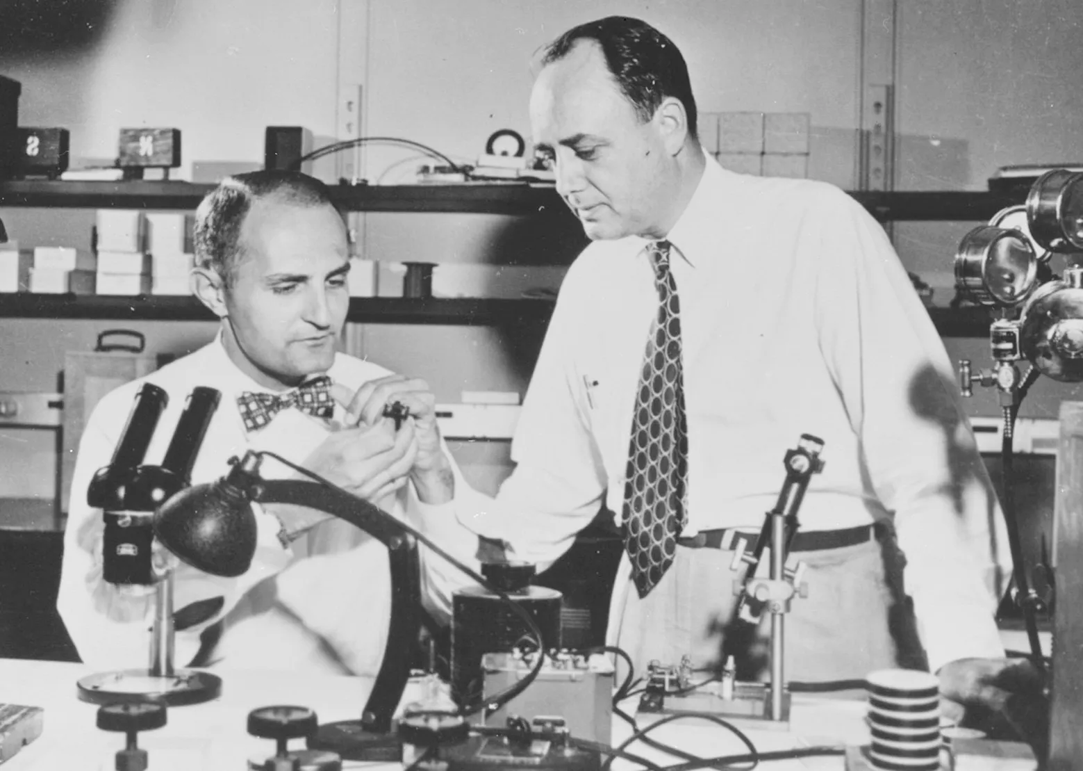 Gordon Teal (right), working on a junction transistor, 1950.