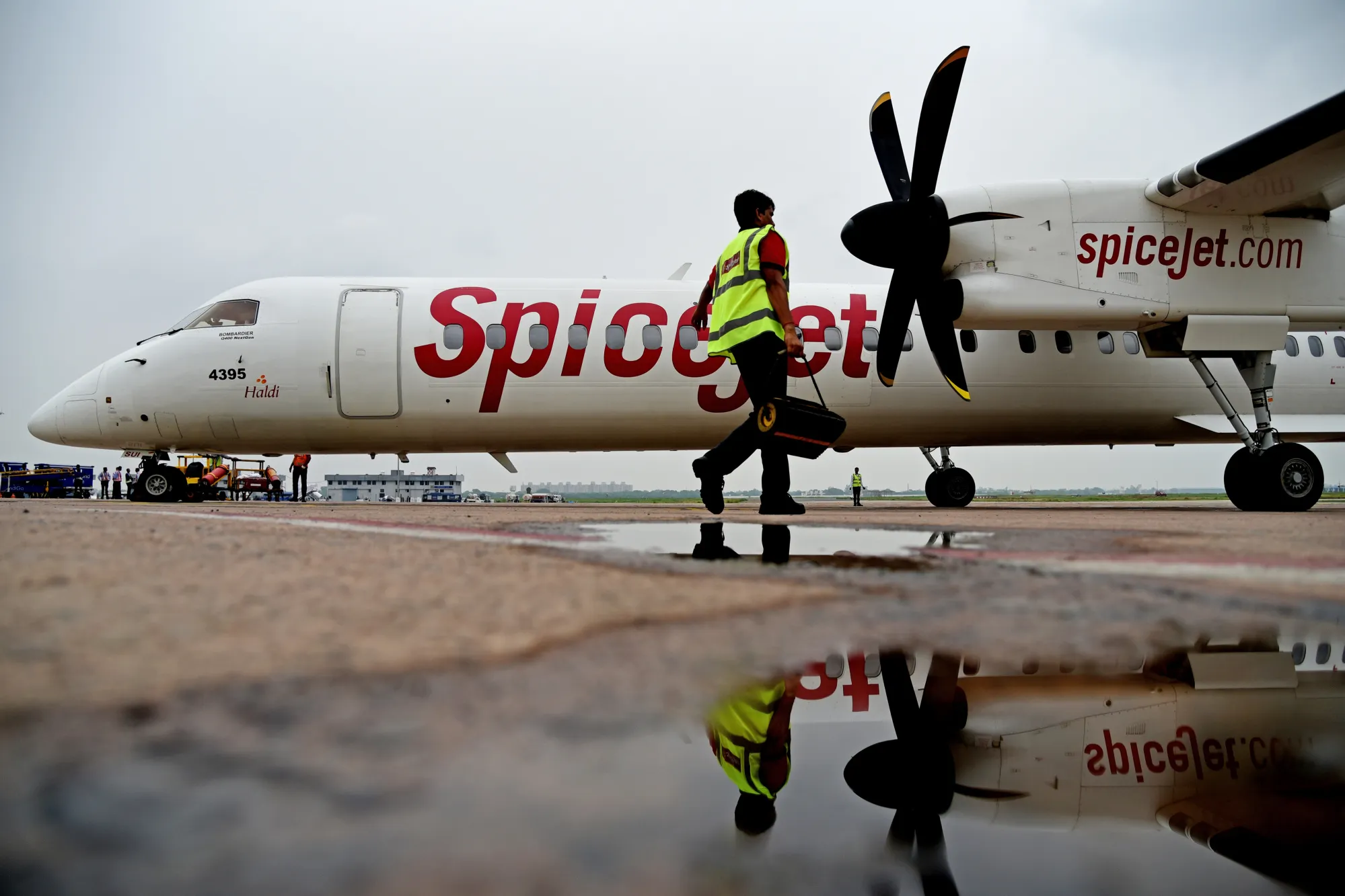 India's SpiceJet Makes Maiden Flight Using Blended Bio Fuel