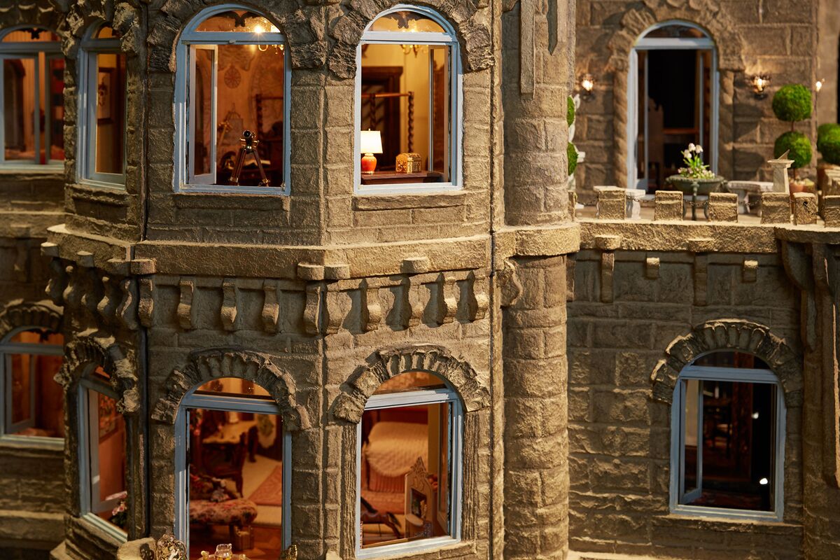 Astolat Dollhouse Castle - Wikipedia