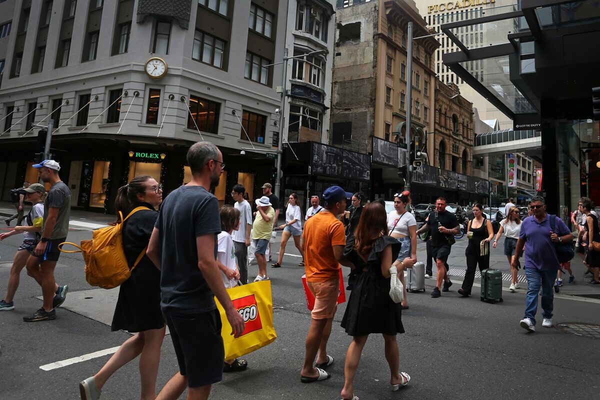 
                            Australia’s GDP Set to Hit Three-Year High as Rate Hikes Debated